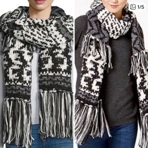 NWT Steve Madden Long Fringe Knit Scarf